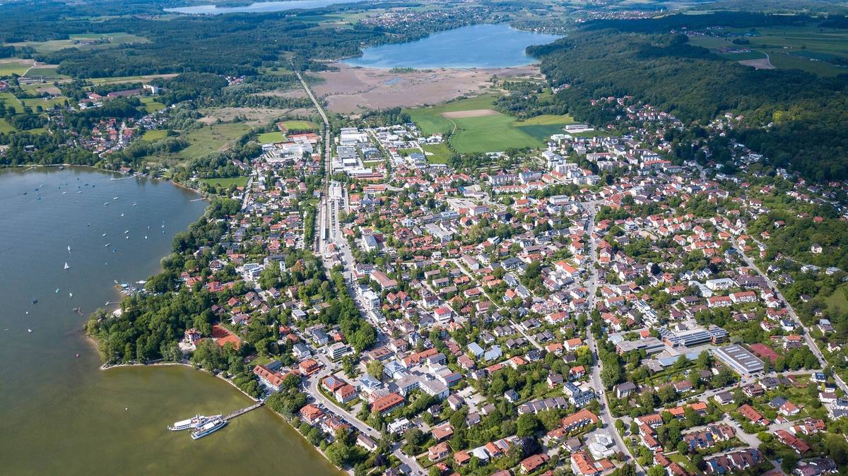 Vogelperspektive auf die Stadt Herrsching am Ammersee