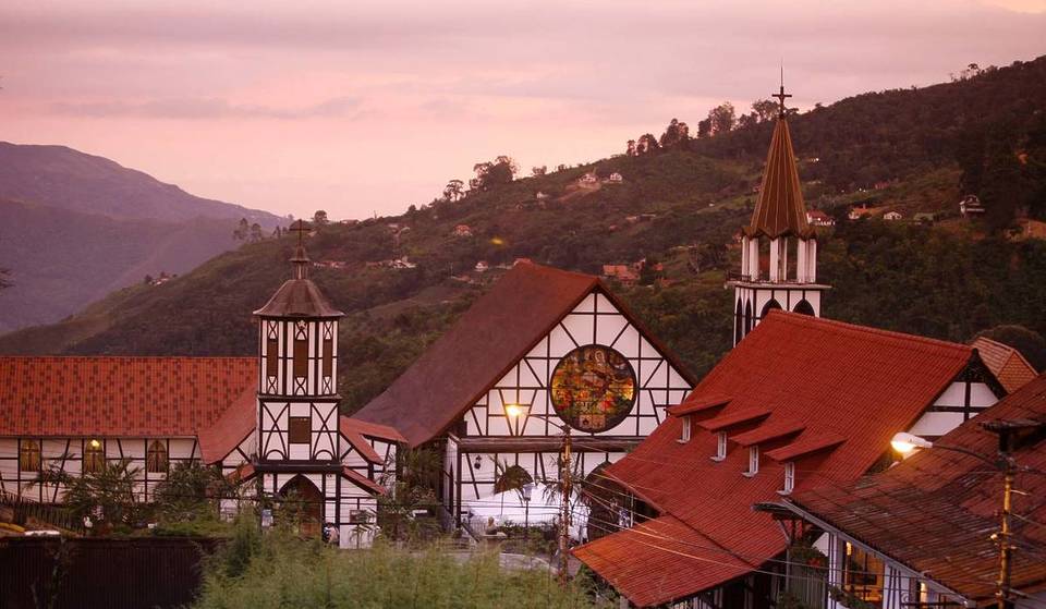 Fast 9.000 Kilometer von München entfernt findet ihr mitten im Dschungel ein bayerisches Oktoberfest – hier verschmelzen karibisches Lebensgefühl und deutsche Gründlichkeit