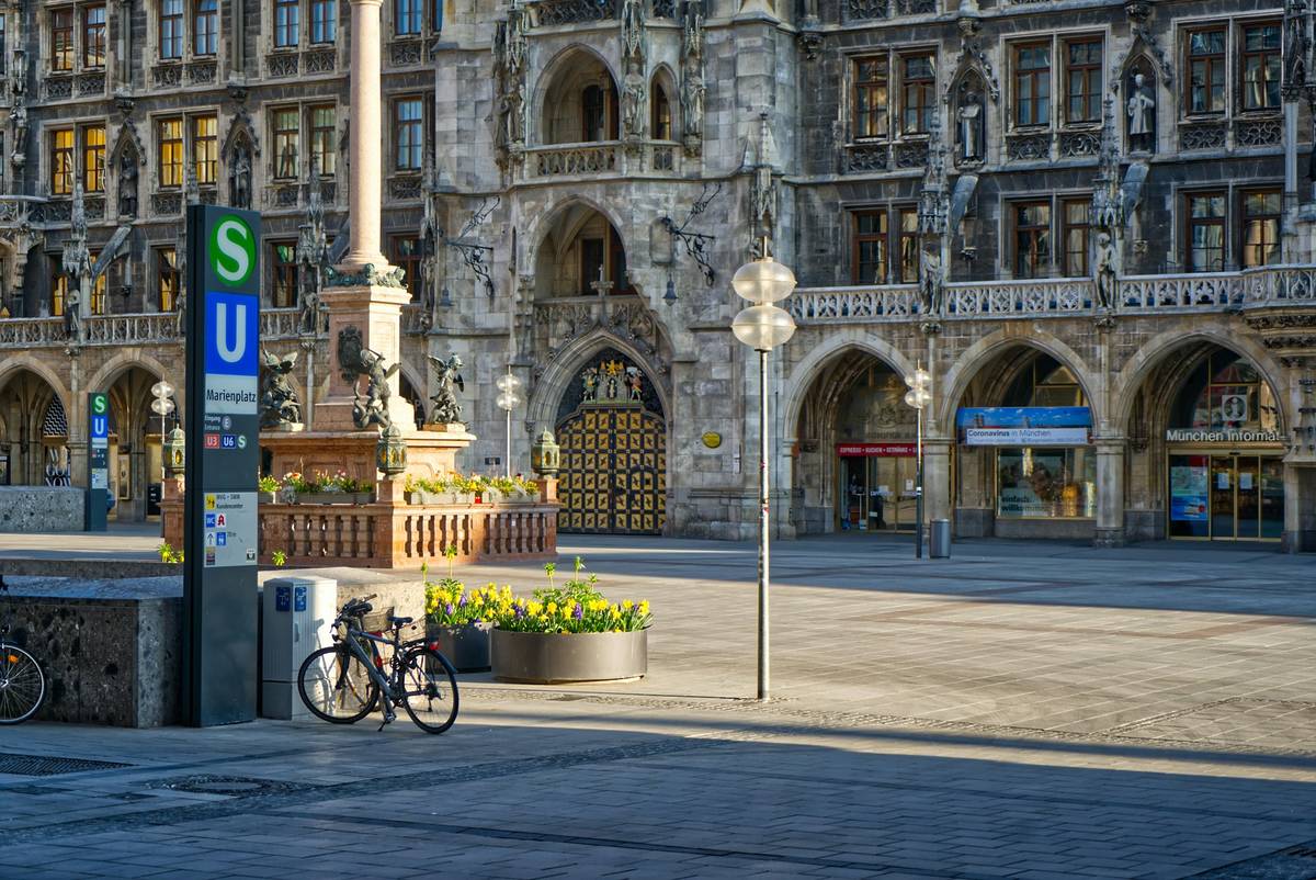 fahrrad an der u-bahn am marienplatz