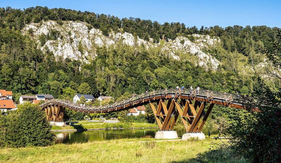 Bayerns „Drachenbrücke“ ist fast 190 Meter lang – und gehört zu den spektakulärsten Holzkonstruktionen Europas