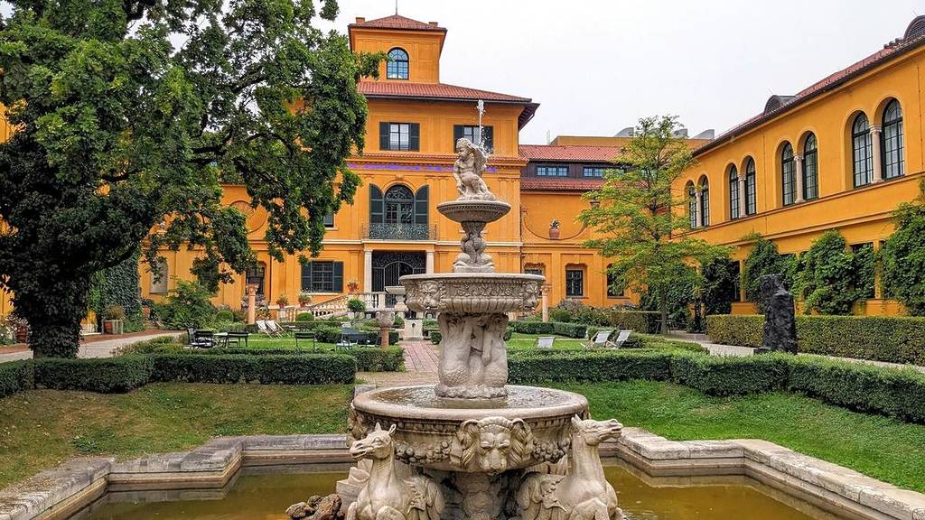 Lenbachhaus on the Baluen Reiter exhibition
