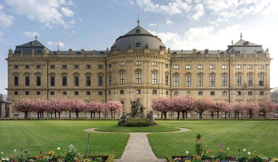 Dieses 300-jährige „Schloss der Schlösser“ gilt als das vollkommenste Barockbauwerk Europas mit dem größte Deckenfresko der Welt – und es liegt in Unterfranken
