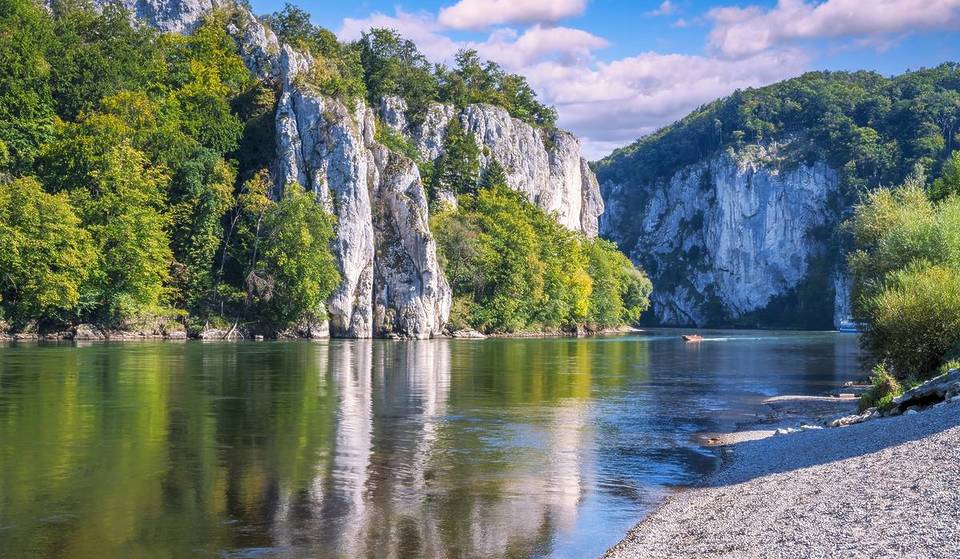 Rund 1 Stunde von München entfernt liegt die tiefste Stelle der bayrischen Donau mit 80 Meter hohen Felswänden, die auch „Grand Canyon von Bayern“ genannt werden