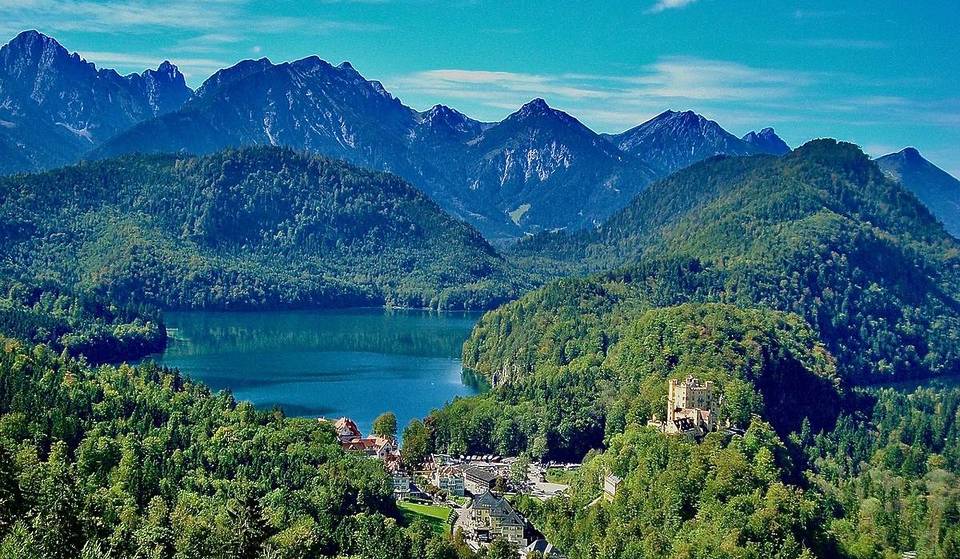Nur 10 Autominuten vom weltberühmten Schloss Neuschwanstein endet die Romantische Straße in einem Kneippheilbad mit einer der besterhaltenen Burganlagen Bayerns