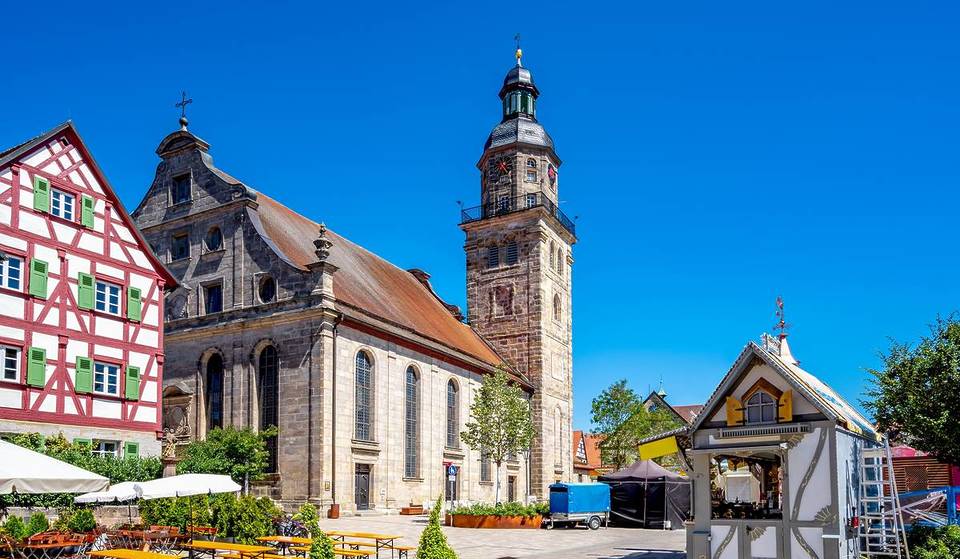 Knapp 2 Stunden von München liegt eine ehemalige Universitätsstadt, in der Albrecht von Wallenstein vor über 400 Jahren studierte und für Aufsehen sorgte