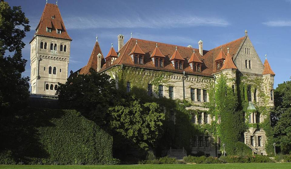 Nur 90 Minuten von München besichtigt ihr das eindrucksvolle „Bleistiftschloss“ des ältesten Industrieunternehmens der Welt für gerade einmal 12€