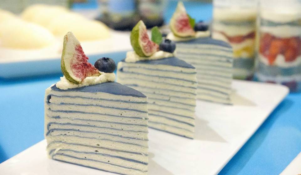 Münchens buntestes Café: Dieses Lokal bringt ostasiatische Kuchenkultur mit täglich 14 frischen Kreationen in die Innenstadt