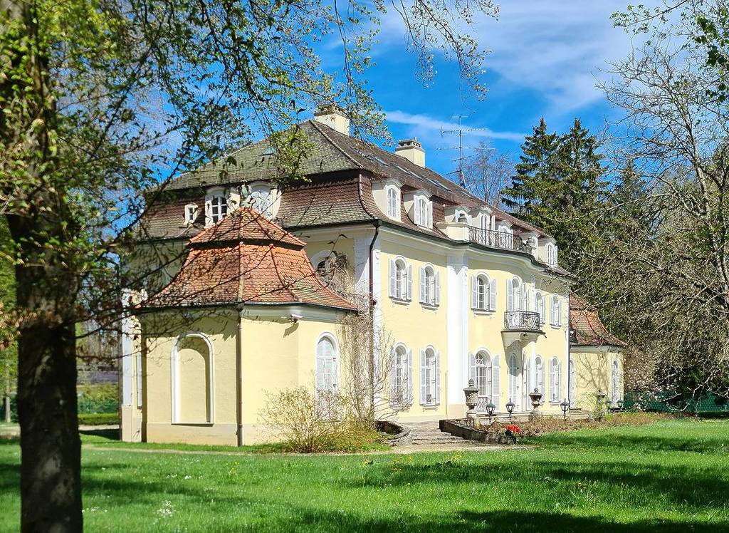 villa on Gabriel-von-Seidl-Straße