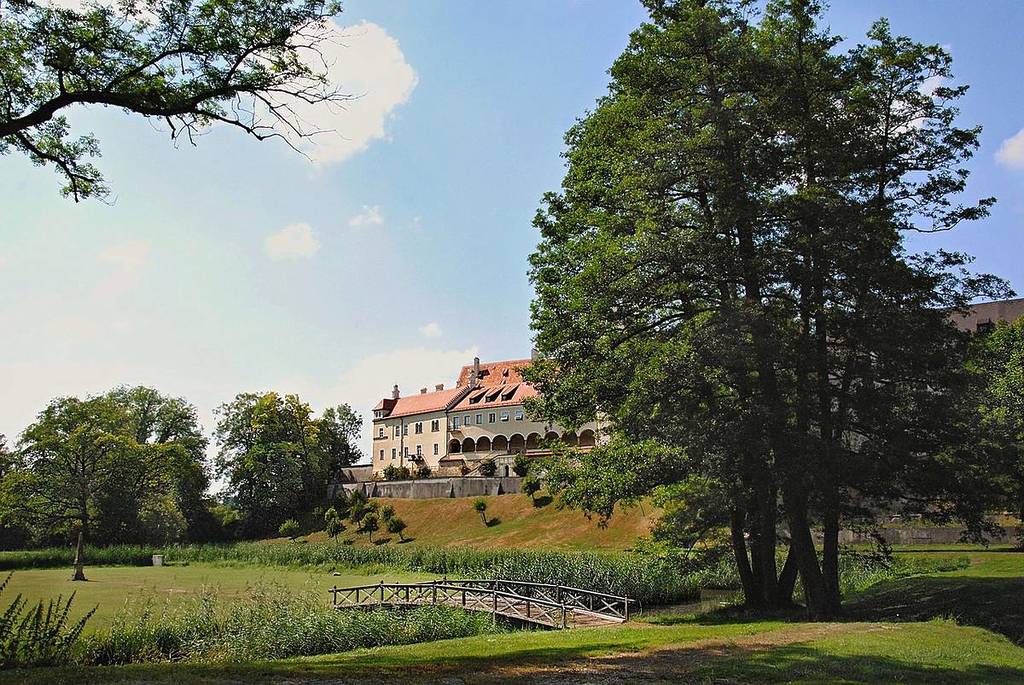 Seefeld Castle with green space