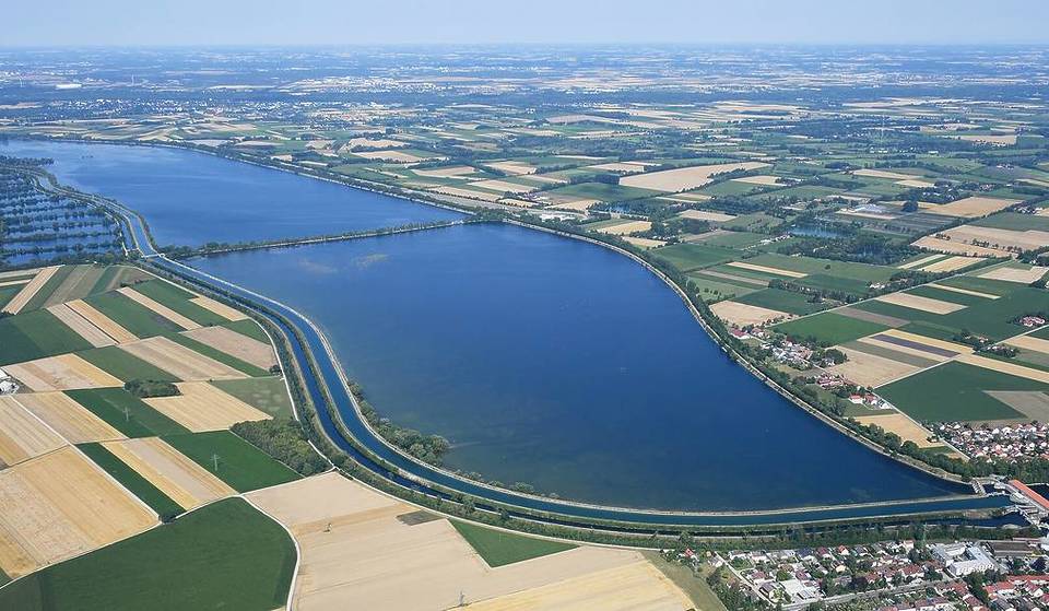 „Ein Vogelparadies“: Nordöstlich von München angelt ihr bis zu 25 Kilo schwere Karpfen aus einem See mit 11 Million Kubikmeter Wasser, der an die Nordsee erinnert