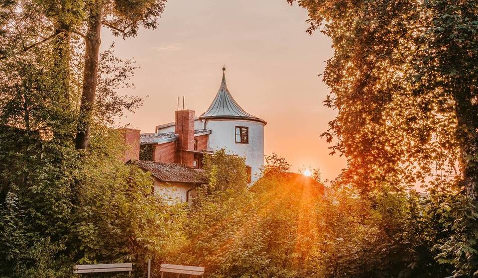 Die älteste Stadt im Kreis Freising ist über 1250 Jahre alt und liegt umschlungen von zwei Flüssen wie eine Insel am „Tor zur Hallertau“