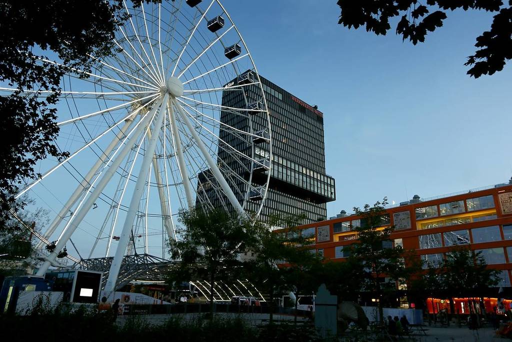 riesenrad im werksviertel mitte