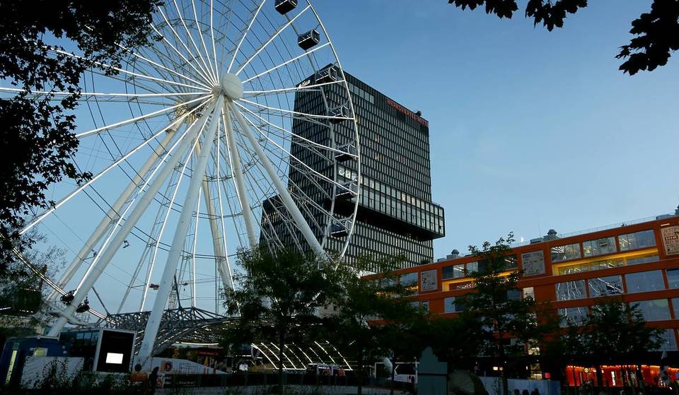 Cocktails und Kuchen zwischen Schafsweide und Pool: Das ist Münchens ungewöhnlichste Dachterrasse