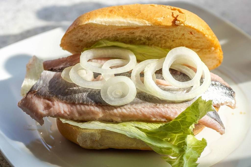 fischbrötchen mit zwiebeln