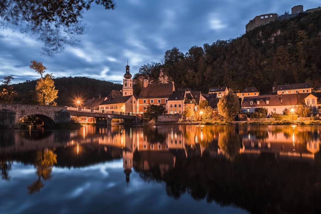Kallmünz at night