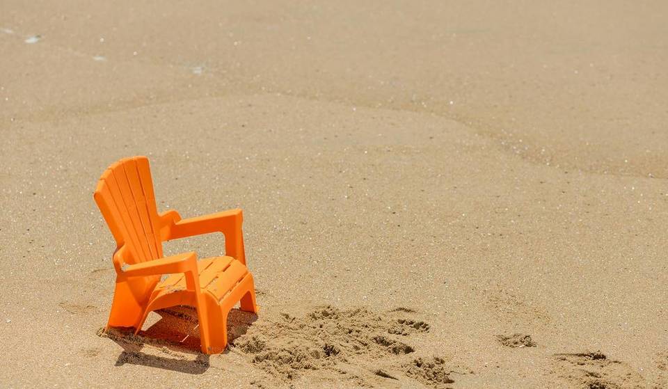 Feet in the sand, a view of the water—and right in the heart of Munich: Cool drinks and a colorful program await you at the M-net Culture Beach
