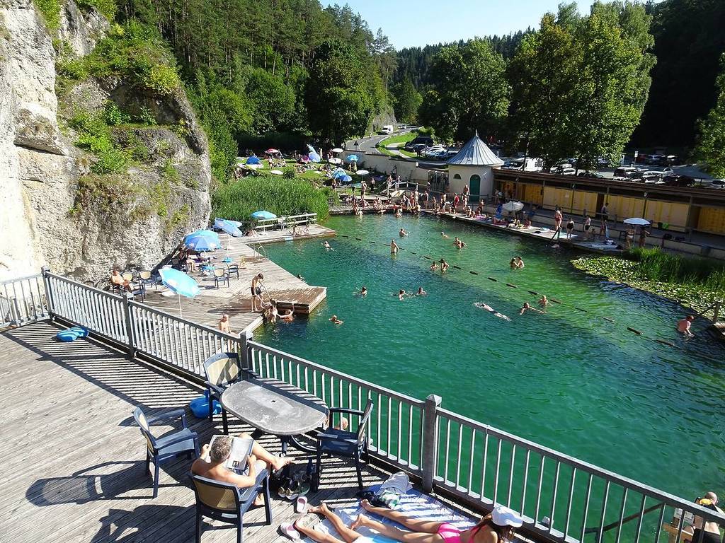 blick über das felsenbad pottenstein