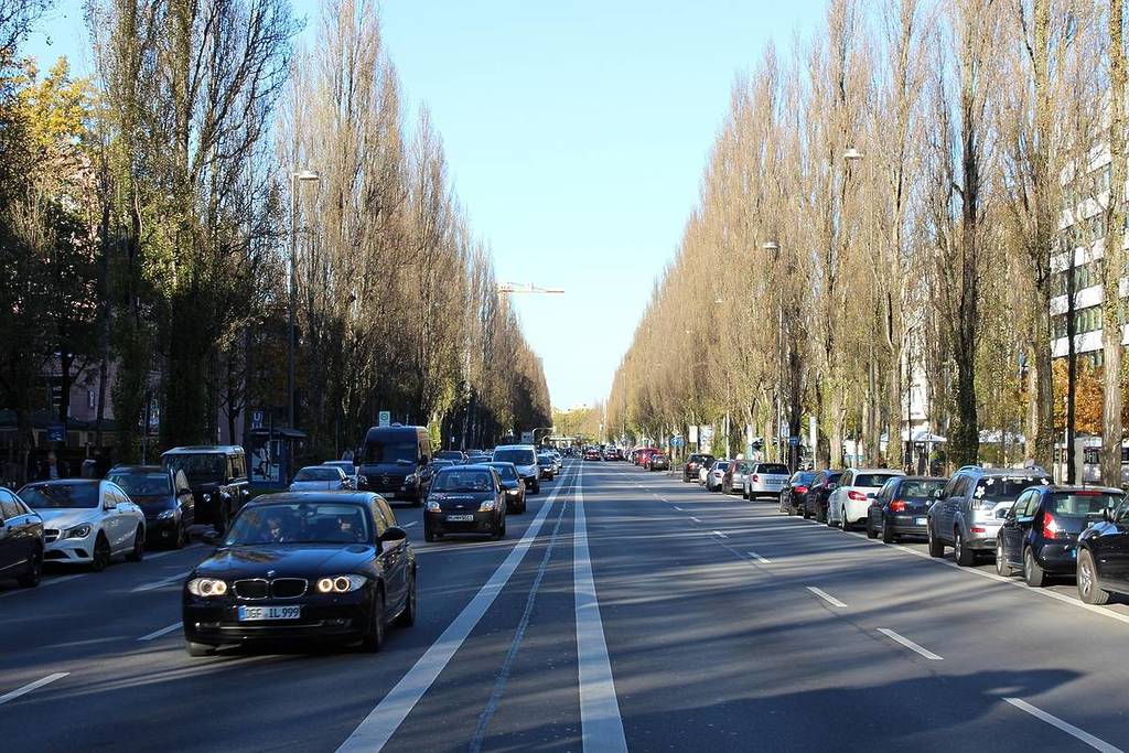 autos auf der leopoldstraße