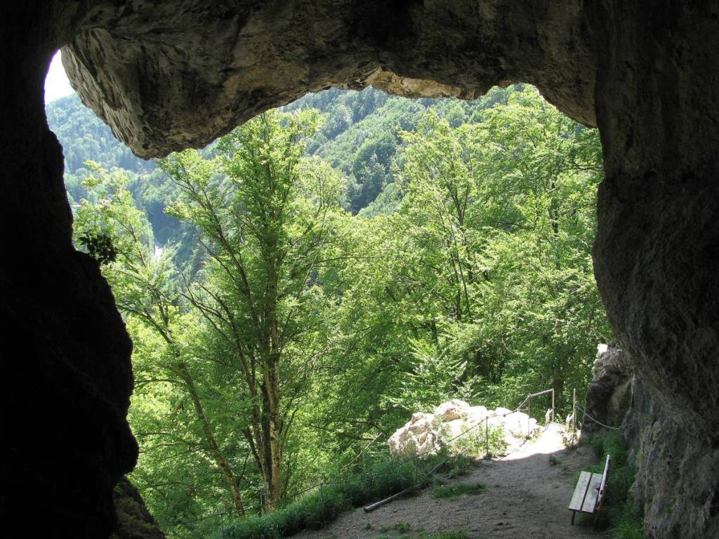eingang zur höhlenburg luegstein