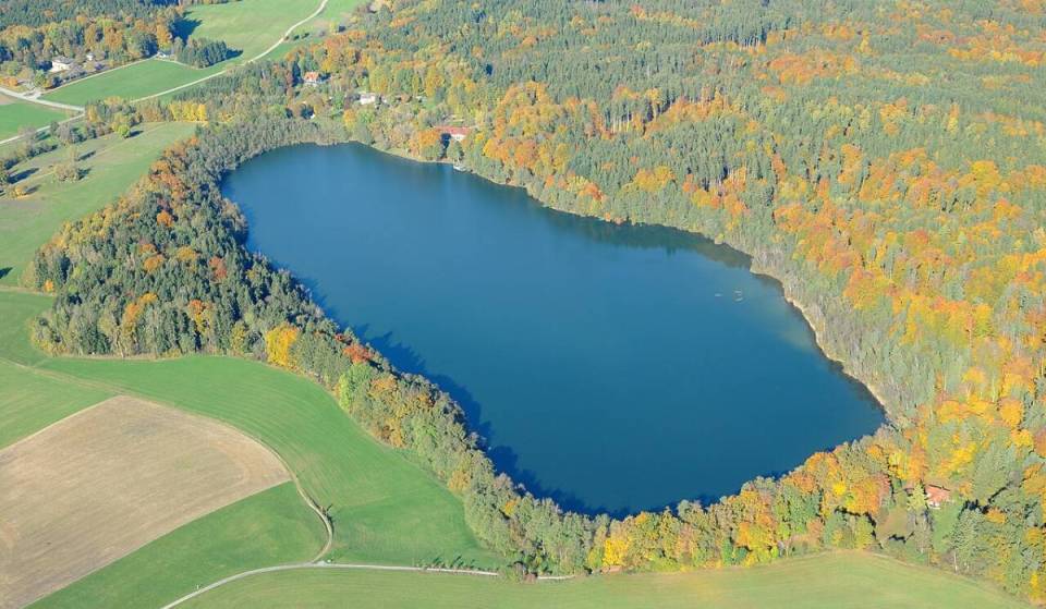 Just 30 minutes from Munich lies a natural swimming lake with a water temperature of up to 26°C, making it one of the warmest in all of Germany