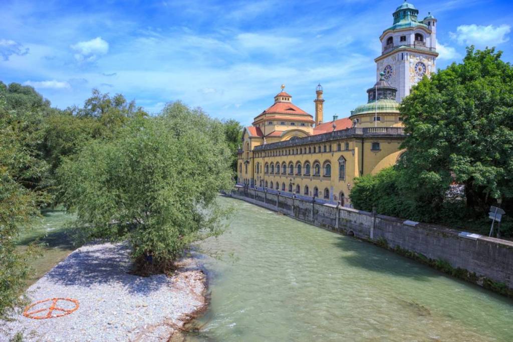Müller’s Volksbad as seen from the Isar