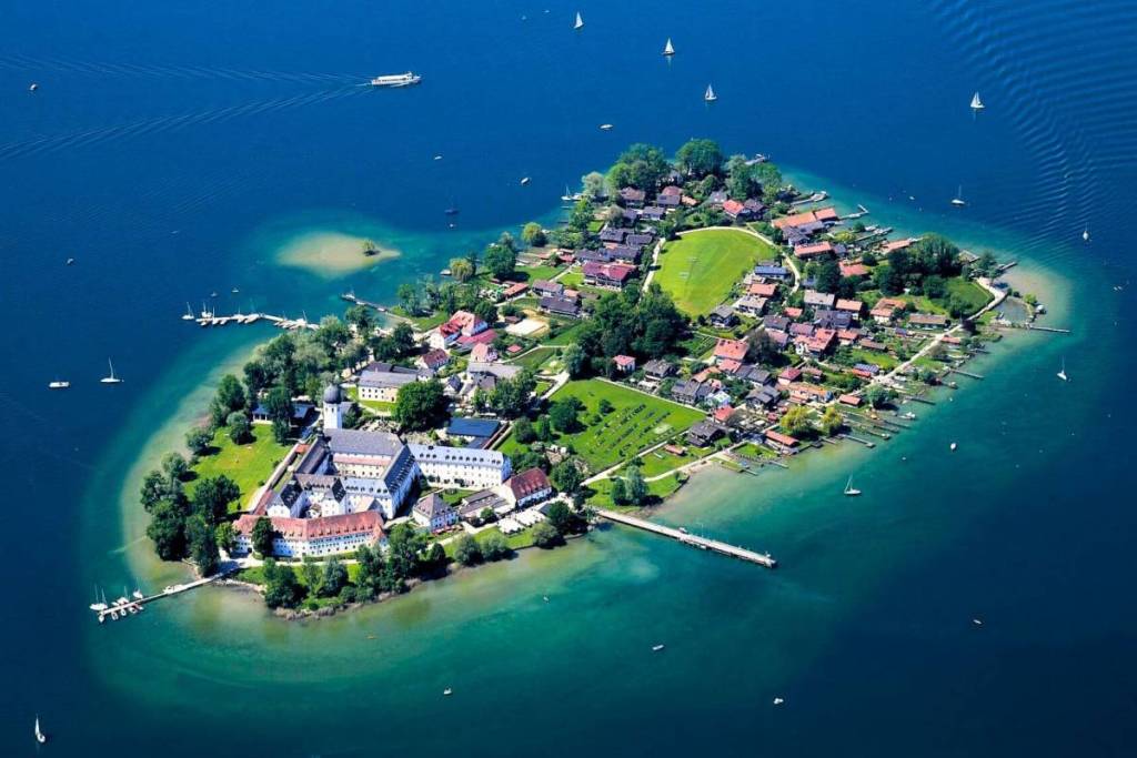 Just an hour from Munich: Fraueninsel on Lake Chiemsee.