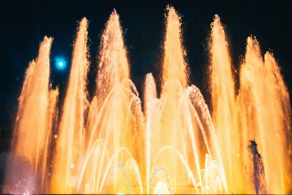 illuminated water fountains