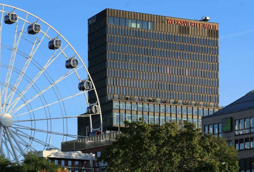 The “werk4” Ferris wheel with “Otto 25” in the Werksviertel