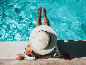 Nackert baden, von Früh bis Spät, das ganze Jahr über: Mit 6 Becken und  Wellness- sowie Sportbereich lässt dieses Münchner Freibad keine Wünsche offen