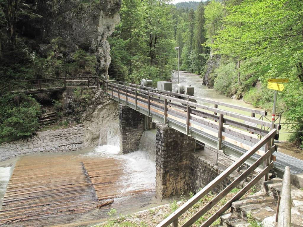 finzbachwehr am eingang der finzbachklamm