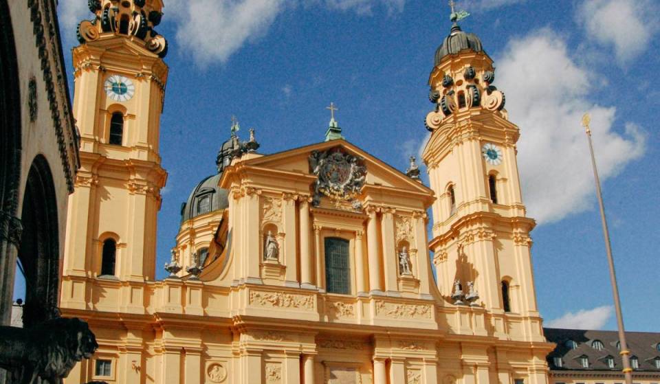Klassik am Odeonsplatz: So erlebt Münchens fulminantes Open-Air-Ereignis mit Orchesterkonzerten zwischen Residenz und Theatinerkirche