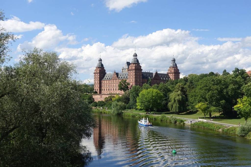 schloss johannisburg über dem main in aschaffenburg