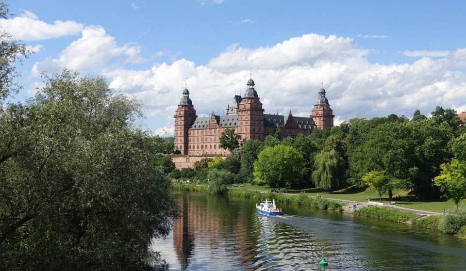 Less than 3 hours from Munich, you can visit “Bavarian Nice,” where you can enjoy a Mediterranean atmosphere under fig trees and sip a glass of wine on the riverbank