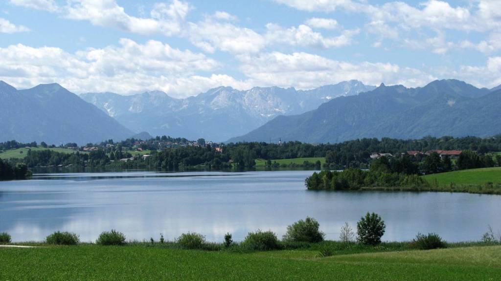 Riegsee with a mountain panorama