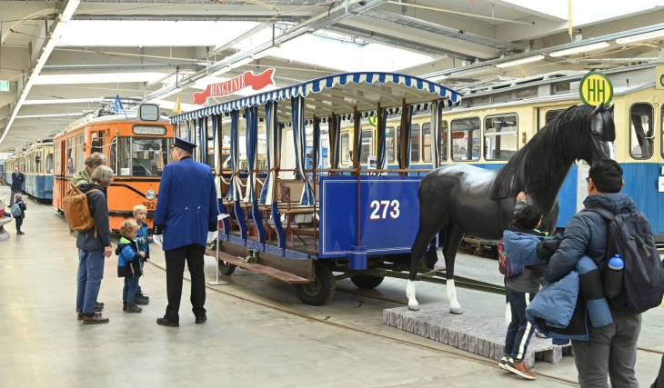Between historic trams and a subway simulator: Celebrate the summer festival at the MVG Museum with free ice cream, face painting for kids, and a wheel of fortune