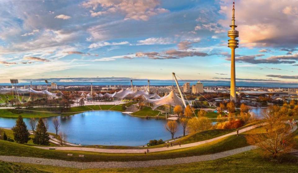 Abwechslungsreicher Spaß beim Sommerfestival im Olympiapark mit Fahrgeschäften und Themenwochenenden