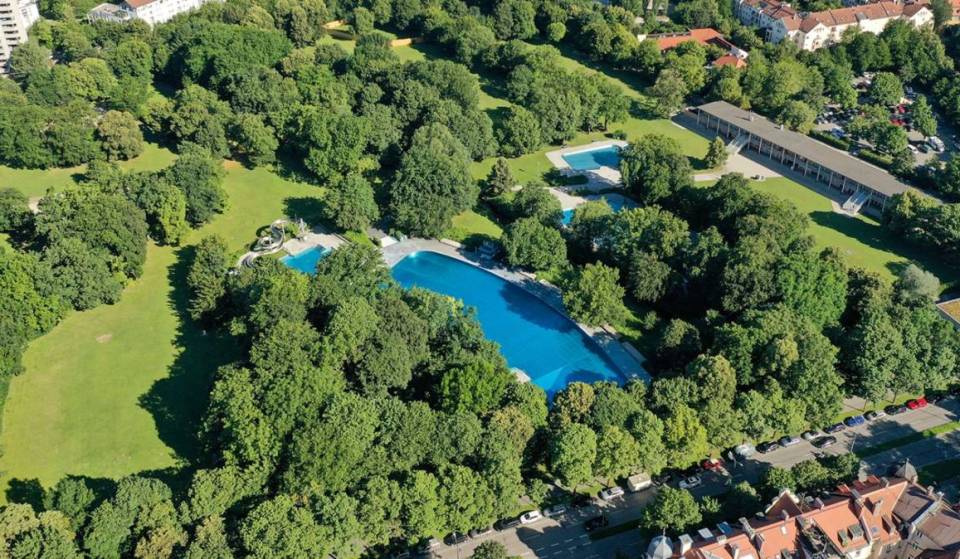 Dieses Münchner Freibad bekam eine eigene Tram: Die erste elektrische Straßenbahn Süddeutschlands führte Ende des 19. Jahrhunderts auf 1,2 Kilometer direkt ins sommerliche Badevergnügen