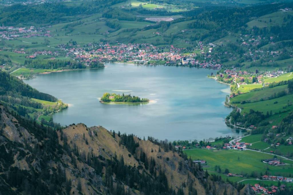 schliersee mit insel von oben