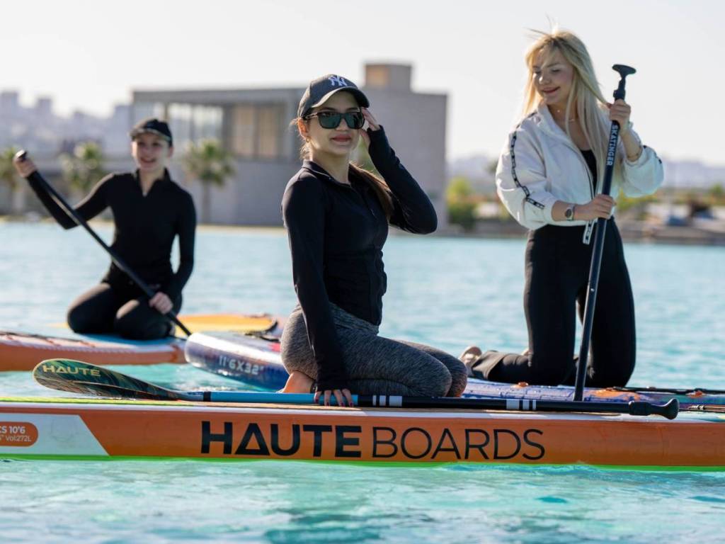 frauen auf dem SUP
