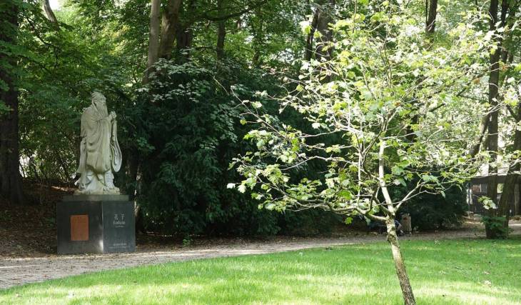 Tucked away between the Residenz and the English Garden lies a 2-hectare park that was once part of the city’s fortifications and is now home to a statue of Confucius