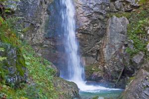 Just 80 minutes from Munich, this waterfall hidden in the forest plunges 15 meters into a turquoise pool—and hardly anyone knows about it