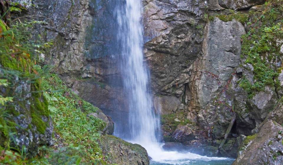 Just 80 minutes from Munich, this waterfall hidden in the forest plunges 15 meters into a turquoise pool—and hardly anyone knows about it