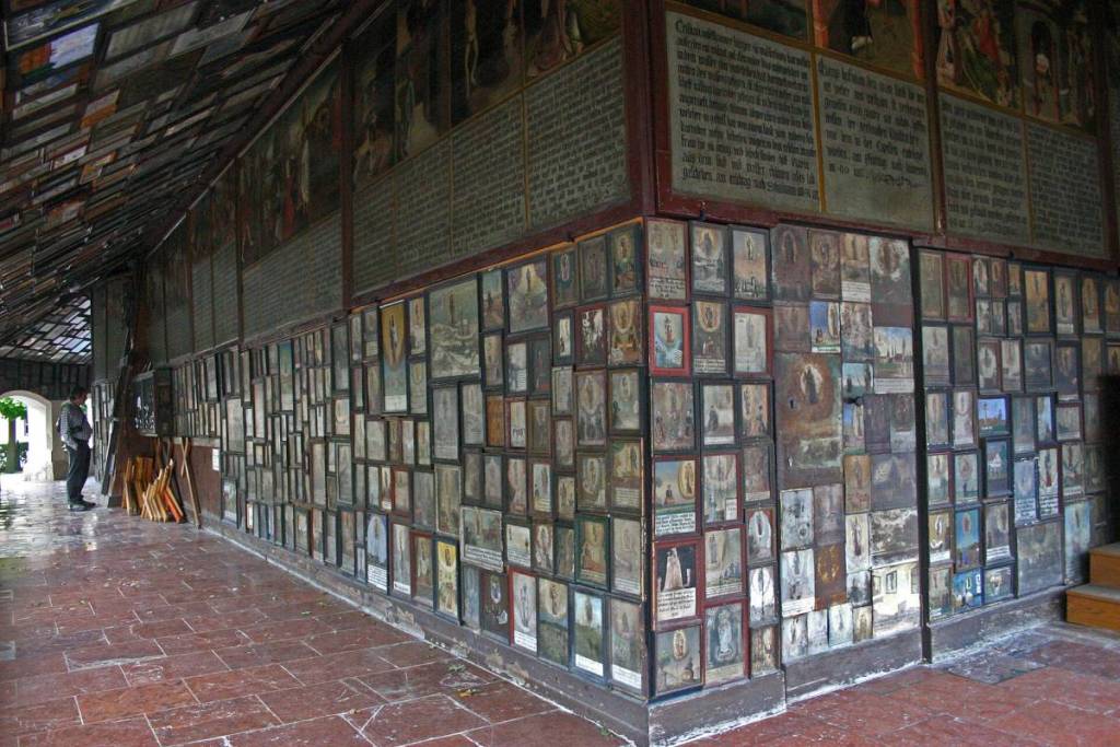 A tour of the votive images
