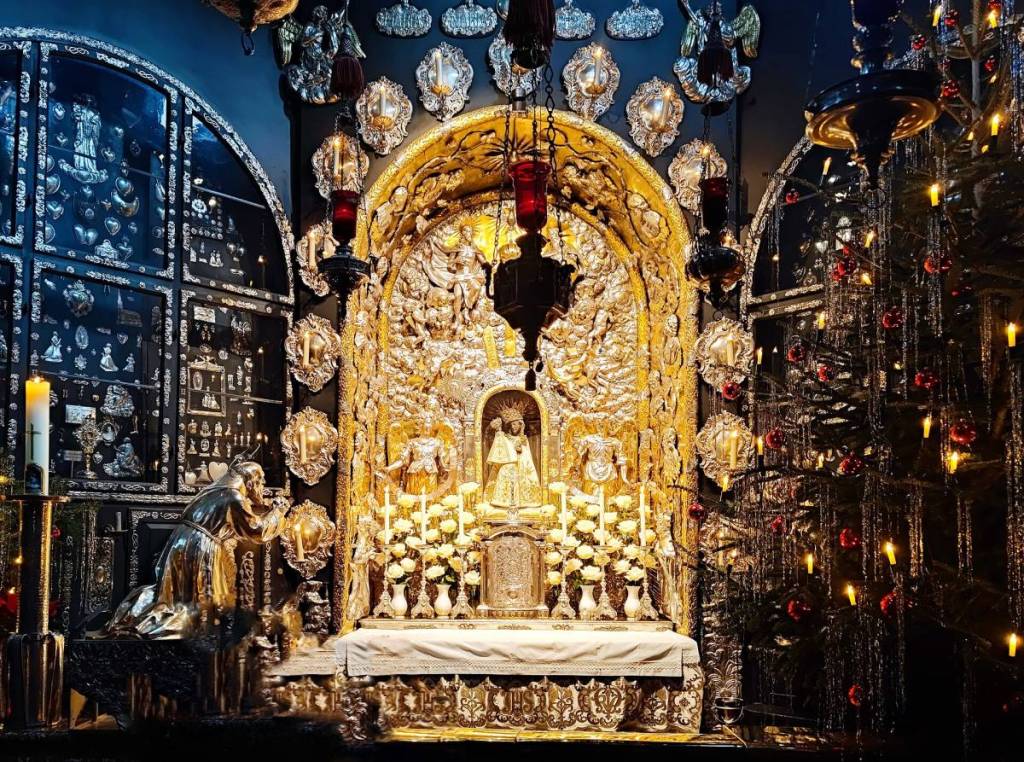 altar der gnadenkapelle altötting