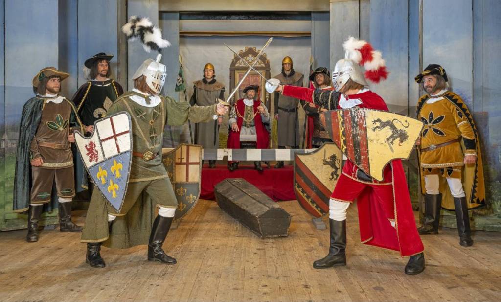 Kiefersfelden Knight Plays on Stage