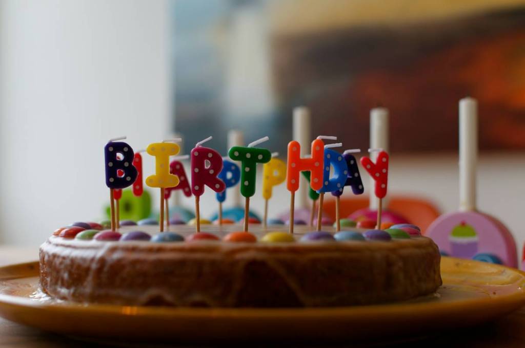 birthday cakes with candles