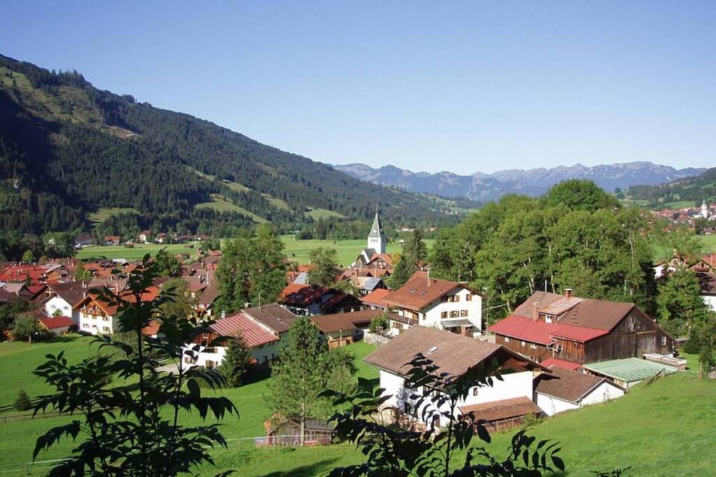 Blick auf Bad Hindelang und die Alpen