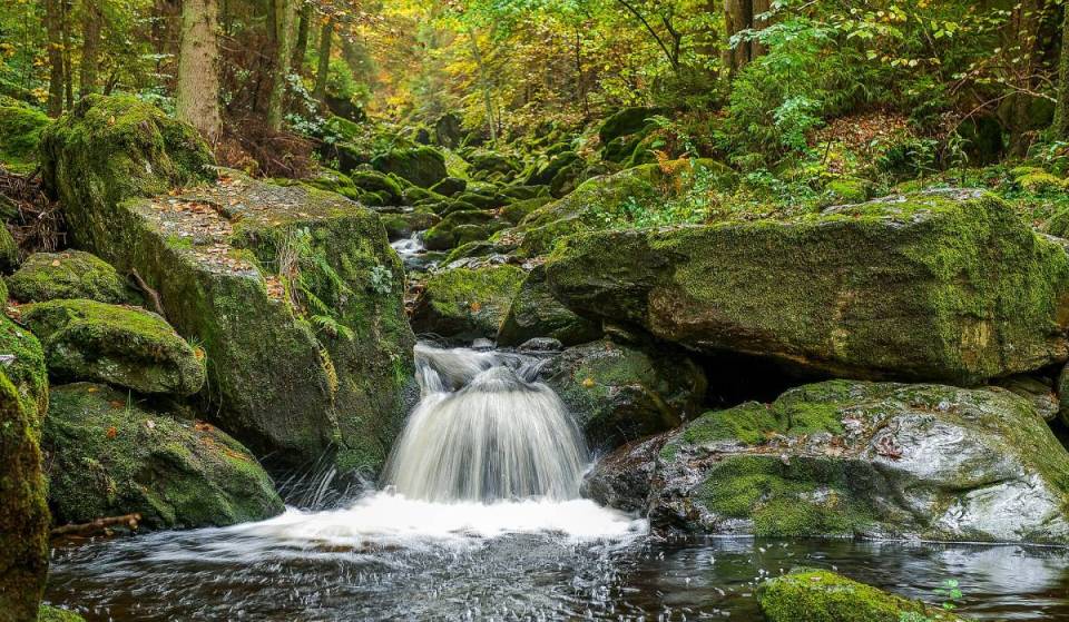 Etwa 2 Stunden von München entfernt liegt diese bis zu 100 Meter tiefe Felsenschlucht mit zahlreichen Kaskaden und Strudellöchern, die als besonders sehenswert gilt