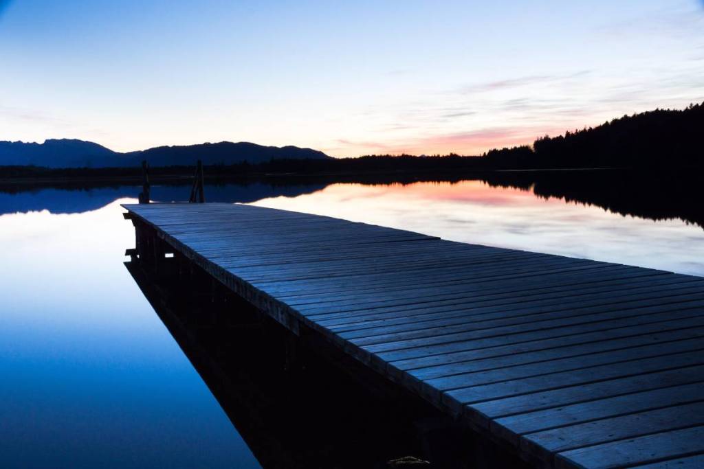 kirchsee in der dämmerung