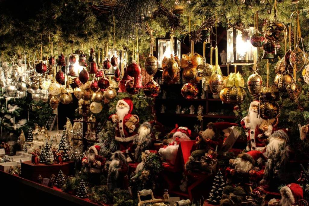 Verkaufsstand am Weihnachtsmarkt